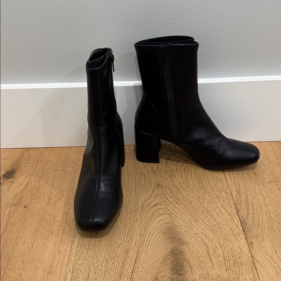 A New Day Pippa stretch faux leather ankle boots Sz 6.5 - Picture 2 of 13